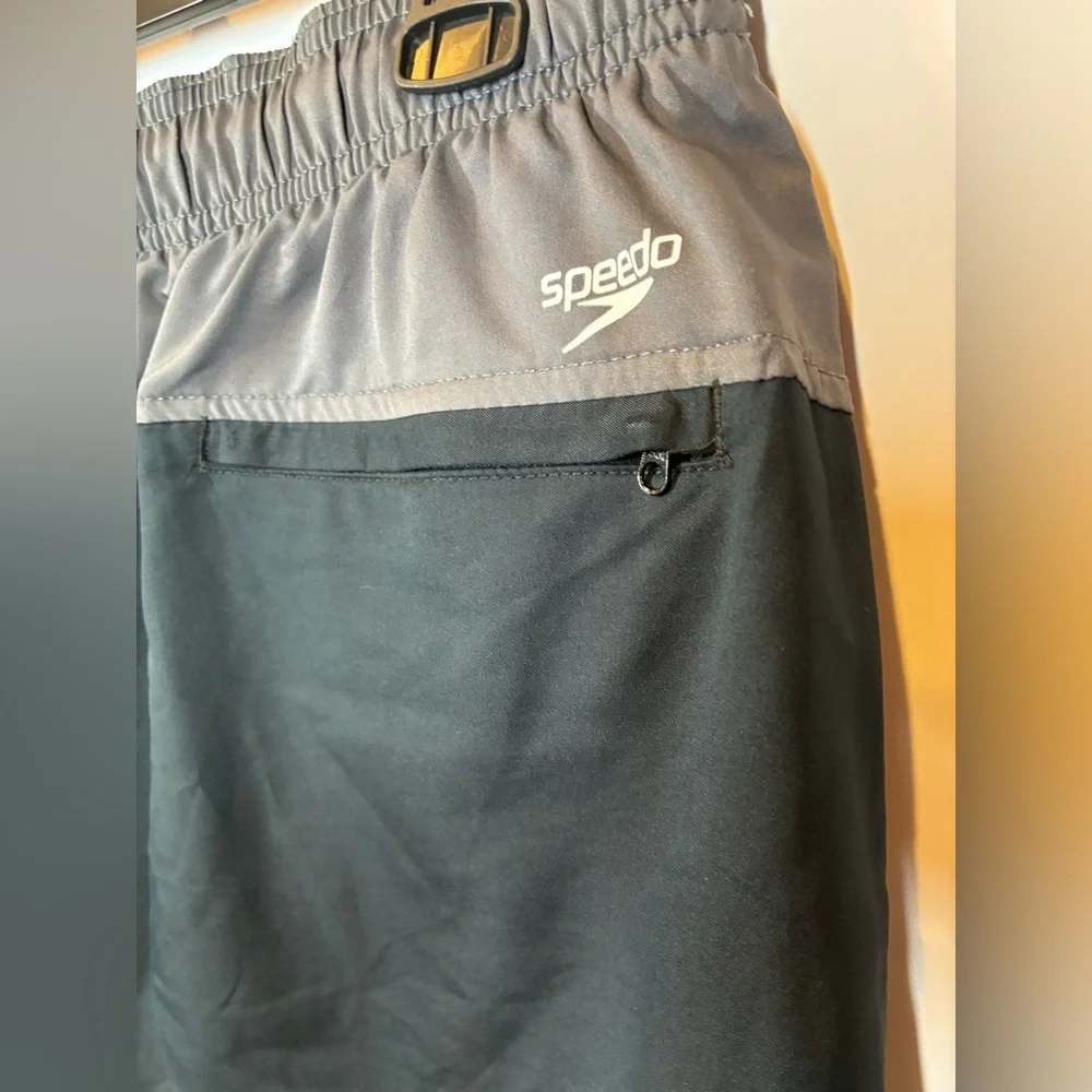 Speedo Men's Lined Board Shorts Swim Trunks in Black/Gray  Size Large